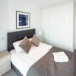 Luxury Balcony Apartment, Canary Wharf