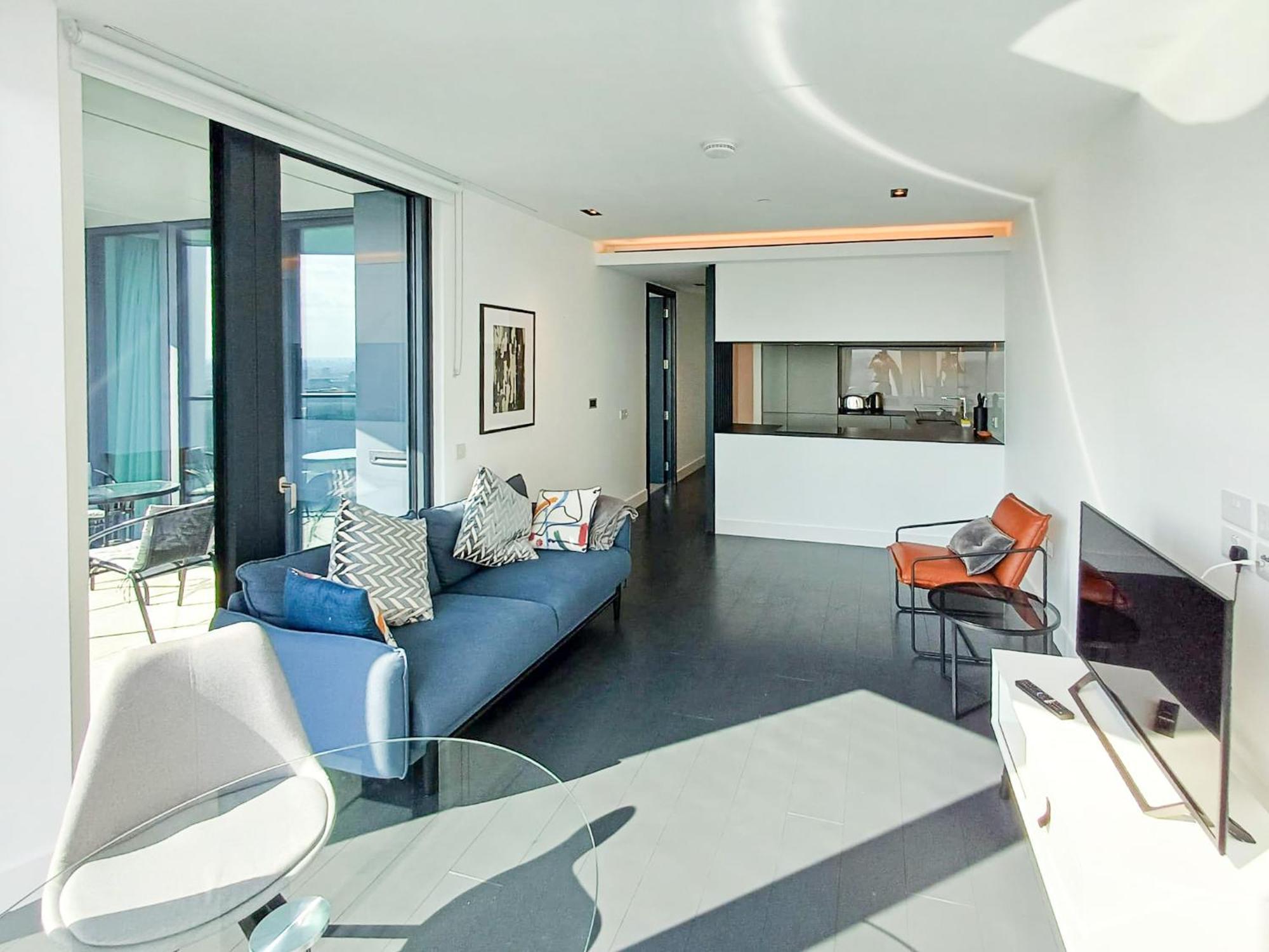 Luxury Balcony Apartment, Canary Wharf * London