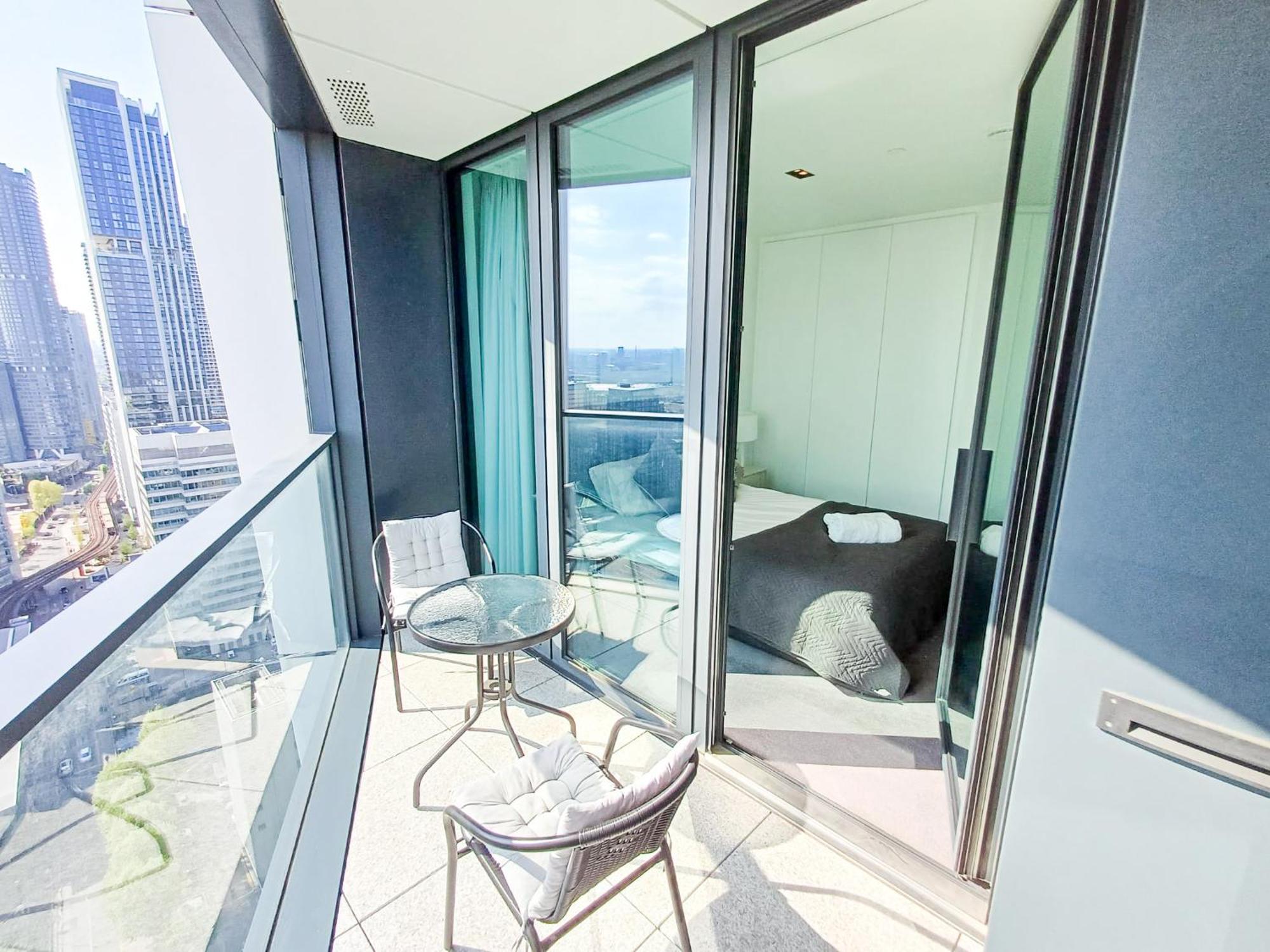 Luxury Balcony Apartment, Canary Wharf Apartment *
