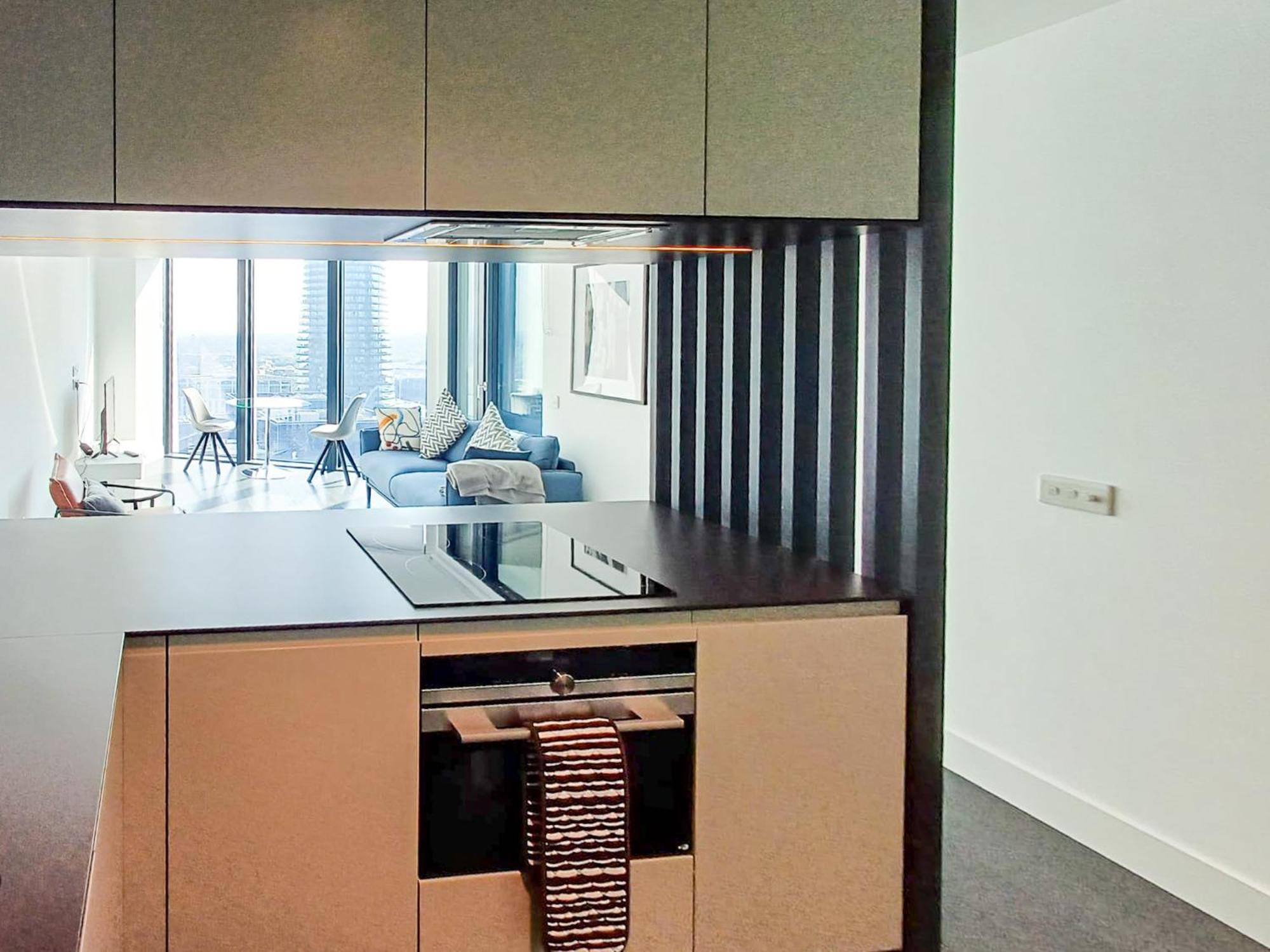 Luxury Balcony Apartment, Canary Wharf London