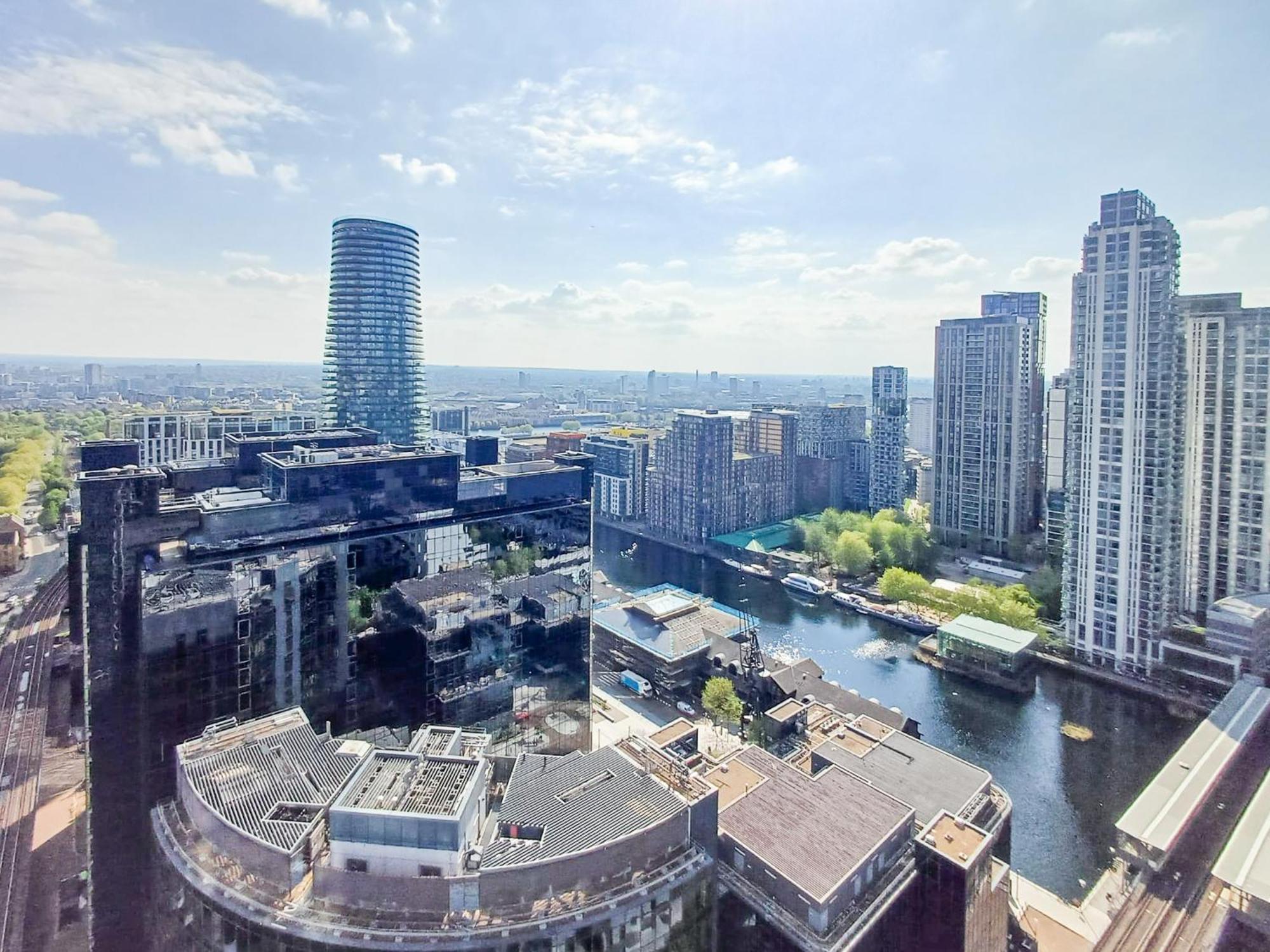 Luxury Balcony Apartment, Canary Wharf * London