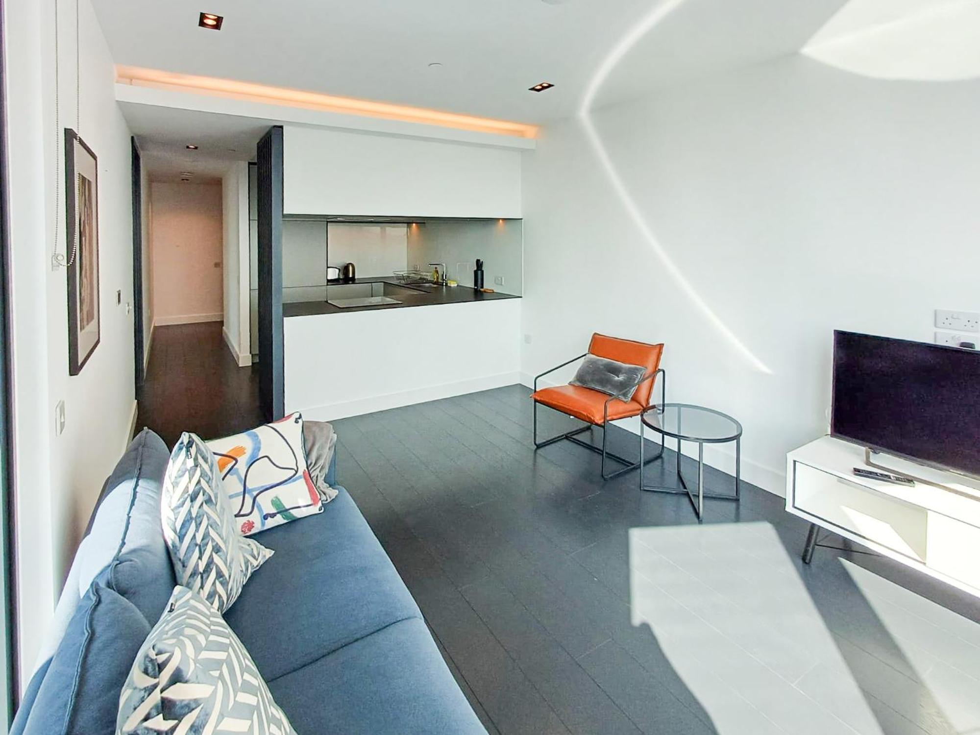 Luxury Balcony Apartment, Canary Wharf *